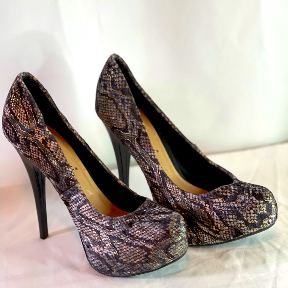 Sizzling Snakeskin Pumps